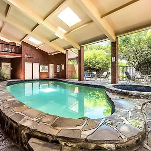 Comfort & Sombrero Hotel Adelaide